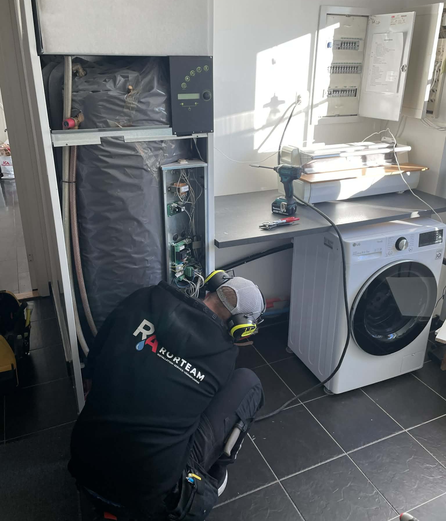 Dennis och Marcus från RA Rörteam på plats i Uppsala